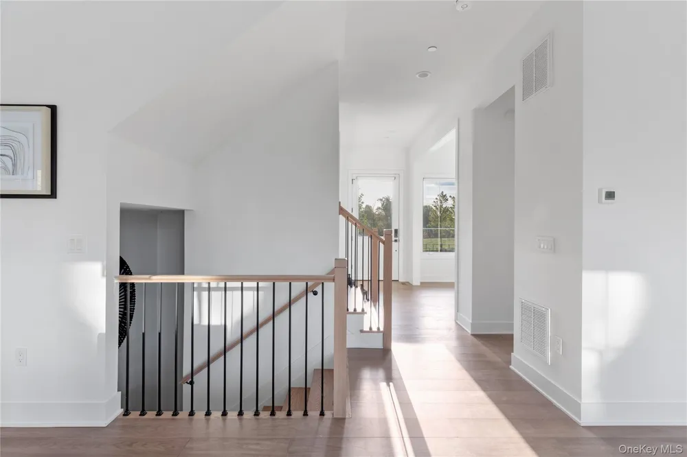 1 Sequoia Circle Manhasset, NY 11030
