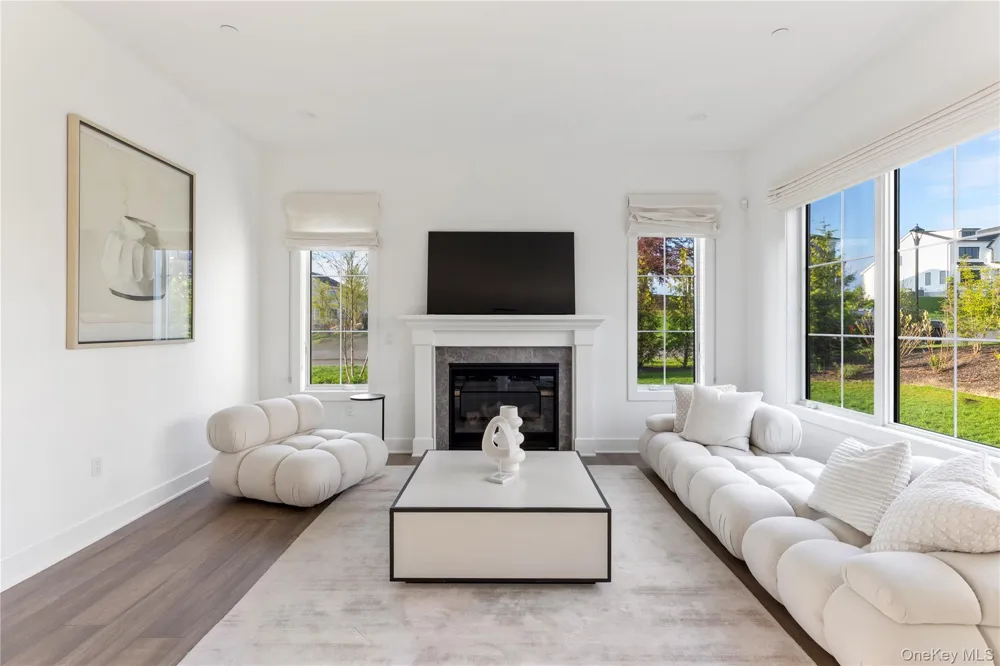 1 Sequoia Circle Manhasset, NY 11030