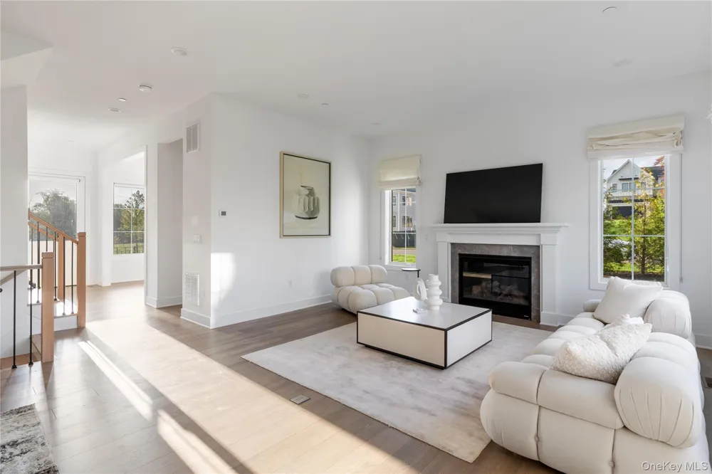 1 Sequoia Circle Manhasset, NY 11030