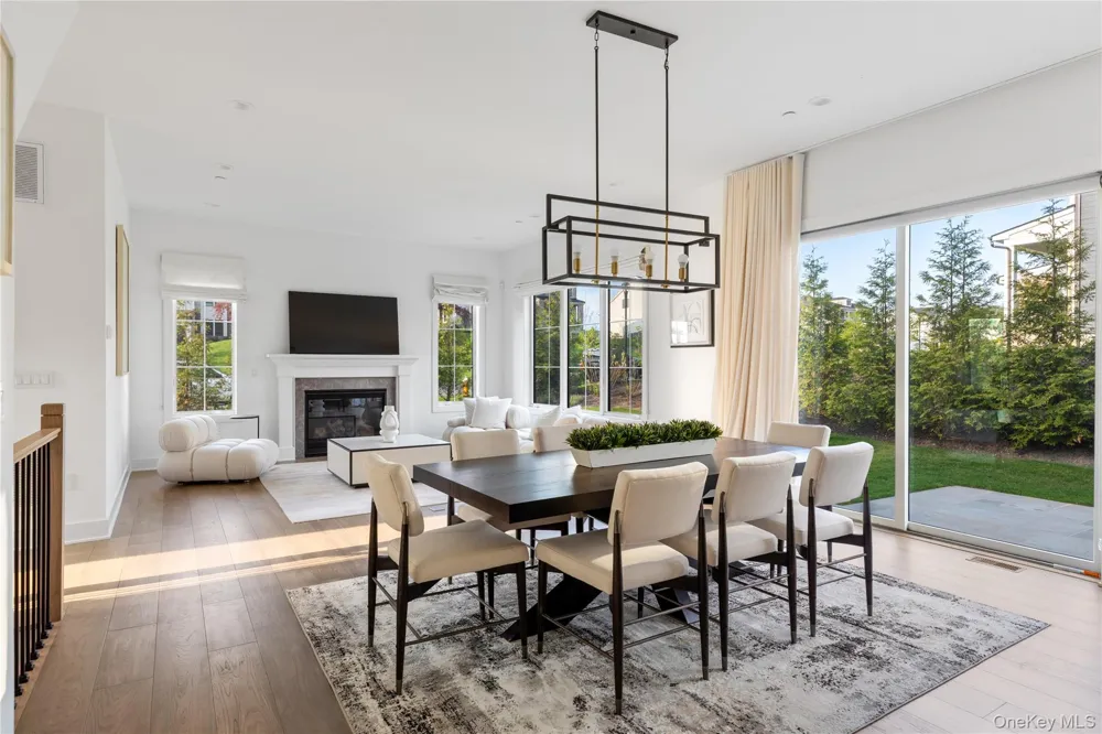 1 Sequoia Circle Manhasset, NY 11030