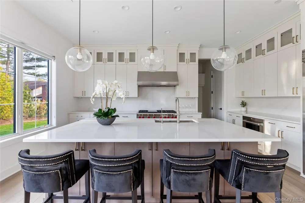 1 Sequoia Circle Manhasset, NY 11030