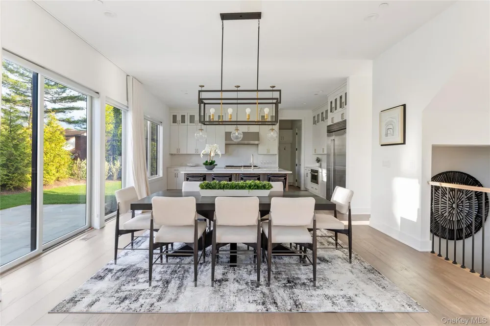 1 Sequoia Circle Manhasset, NY 11030