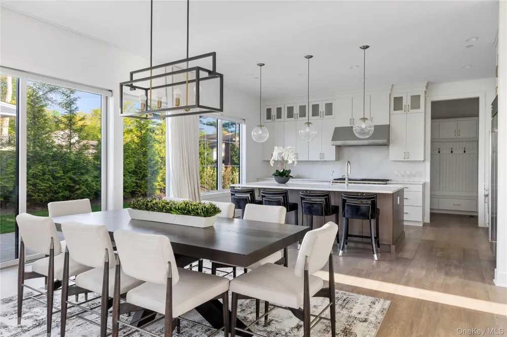 1 Sequoia Circle Manhasset, NY 11030