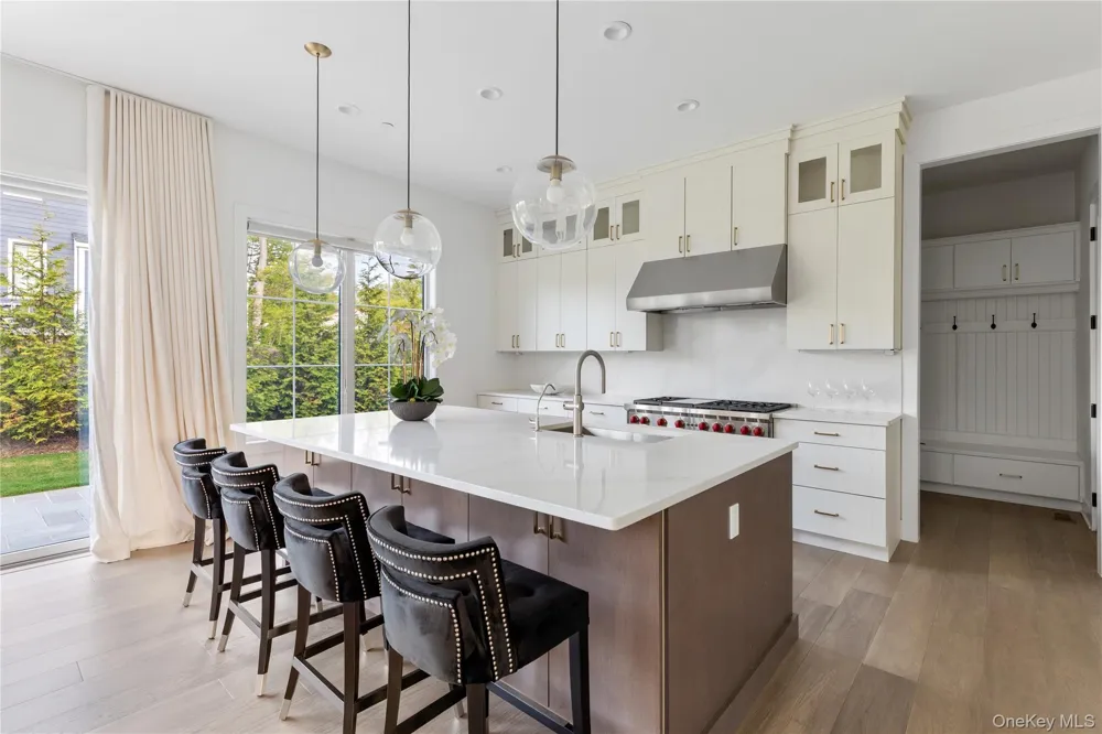 1 Sequoia Circle Manhasset, NY 11030