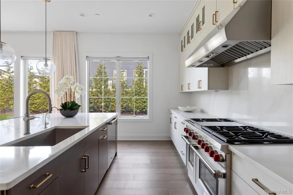 1 Sequoia Circle Manhasset, NY 11030
