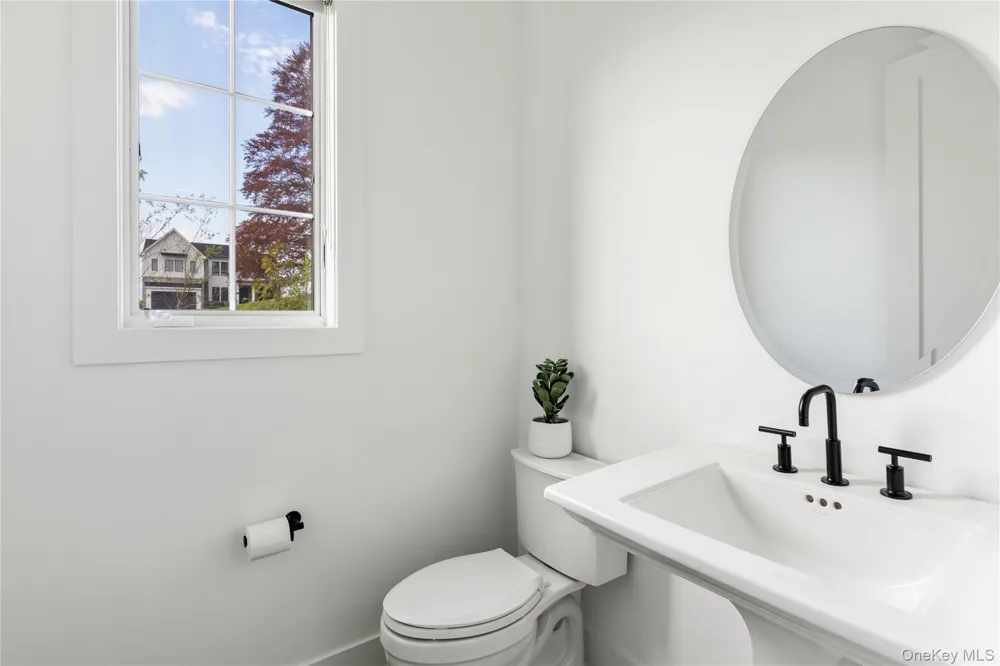 1 Sequoia Circle Manhasset, NY 11030