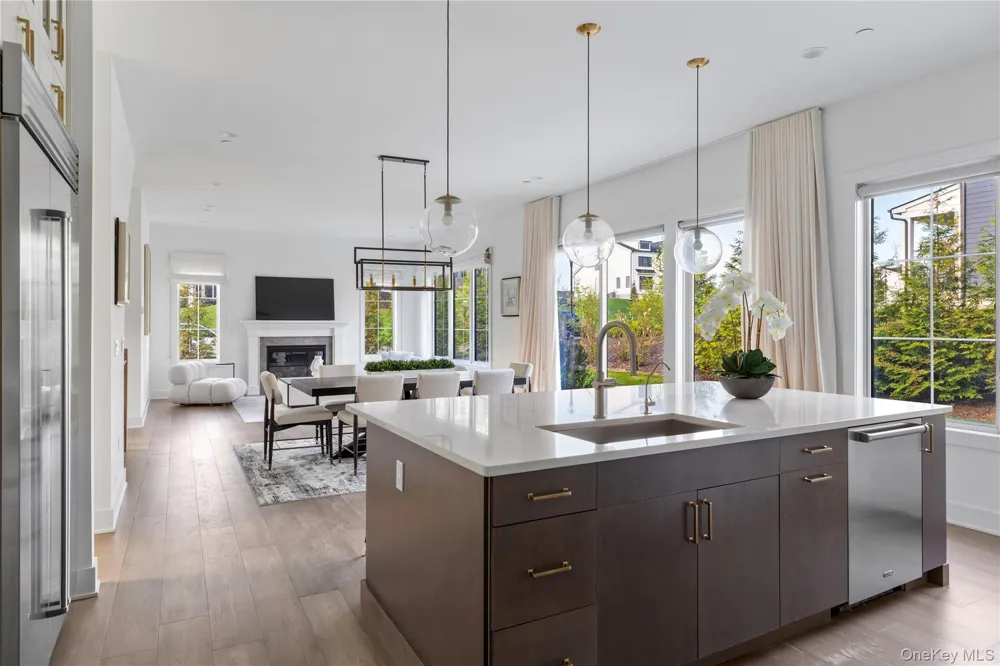 1 Sequoia Circle Manhasset, NY 11030