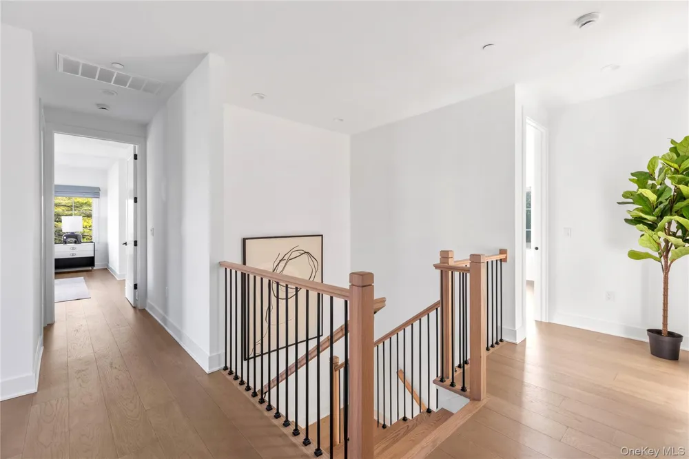 1 Sequoia Circle Manhasset, NY 11030