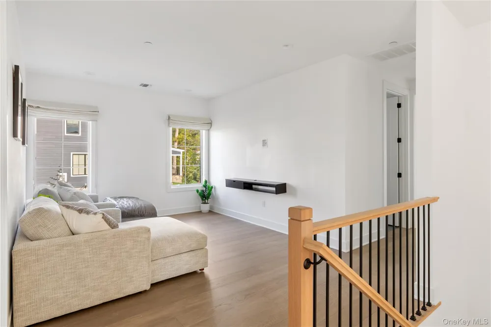 1 Sequoia Circle Manhasset, NY 11030