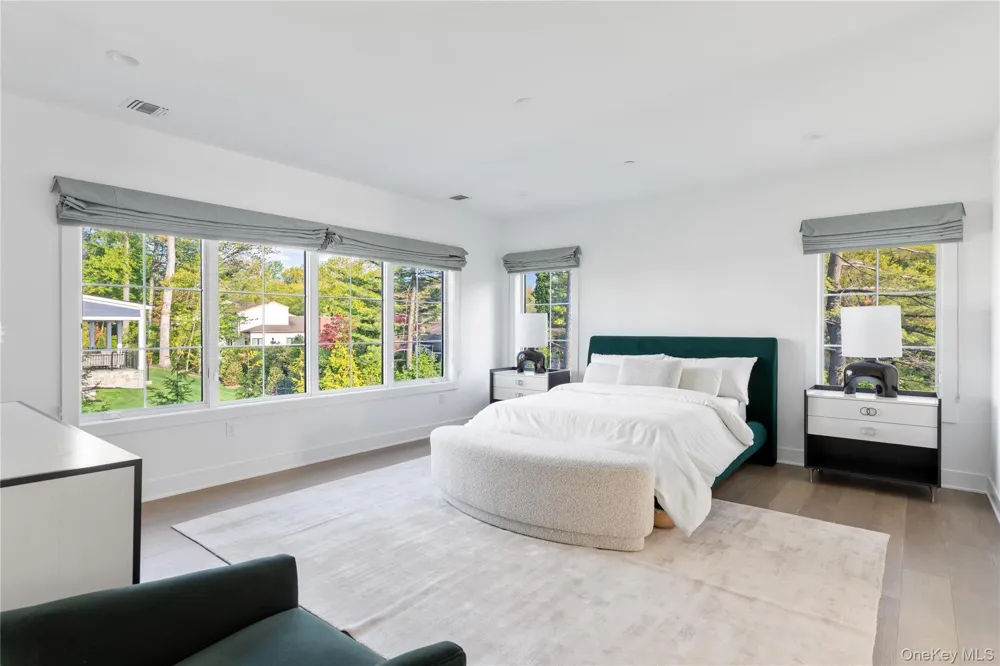 1 Sequoia Circle Manhasset, NY 11030