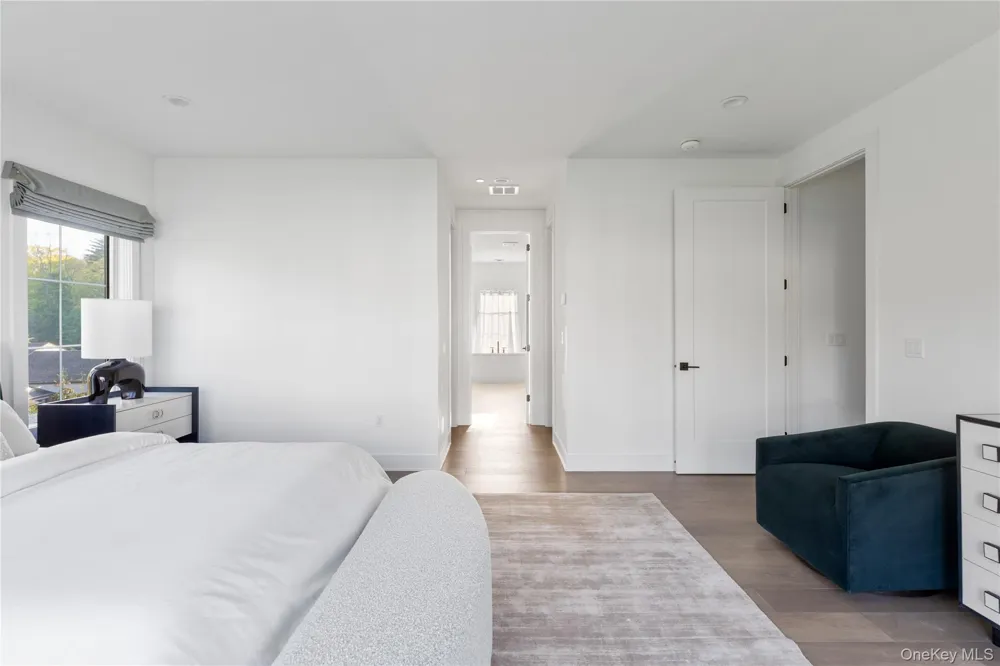 1 Sequoia Circle Manhasset, NY 11030