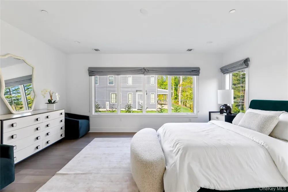 1 Sequoia Circle Manhasset, NY 11030