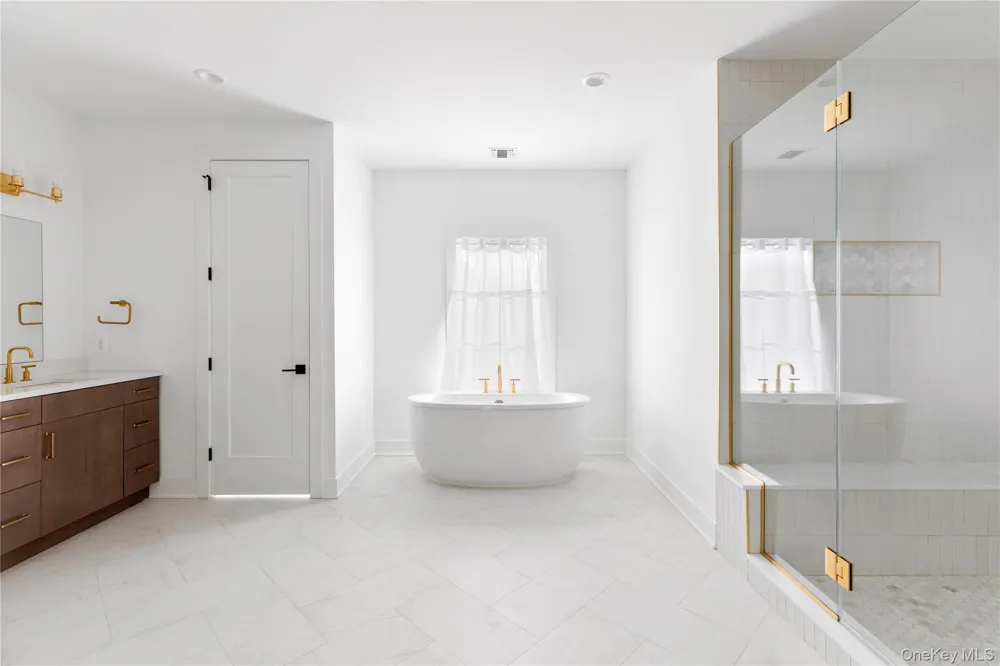 1 Sequoia Circle Manhasset, NY 11030