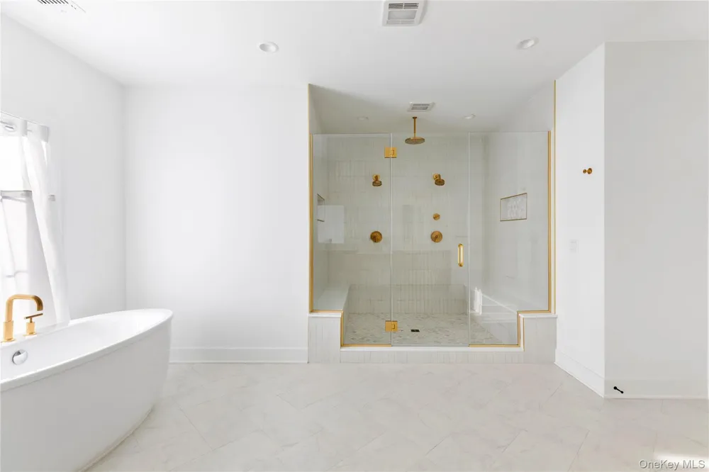 1 Sequoia Circle Manhasset, NY 11030