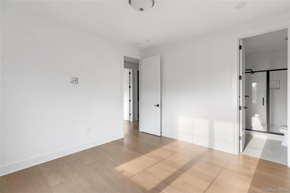 1 Sequoia Circle Manhasset, NY 11030