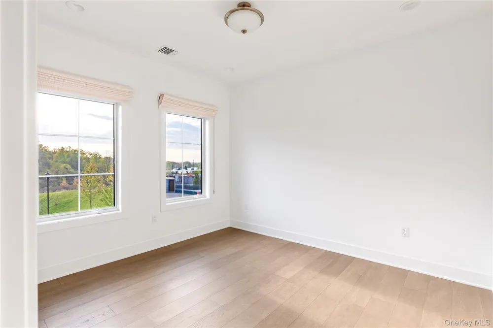 1 Sequoia Circle Manhasset, NY 11030