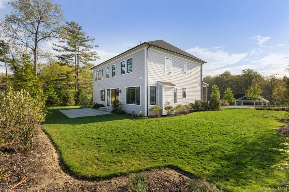 1 Sequoia Circle Manhasset, NY 11030