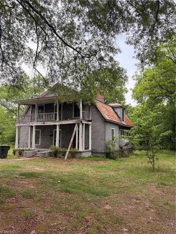 1611 Meadow Road Eden, NC 27288