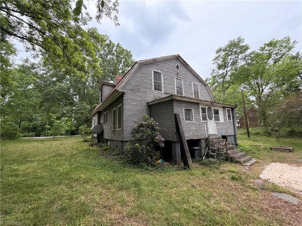 1611 Meadow Road Eden, NC 27288