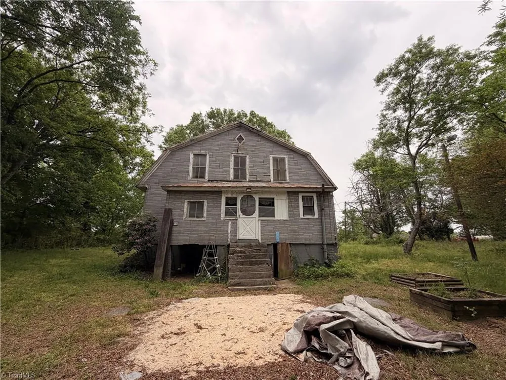 1611 Meadow Road Eden, NC 27288