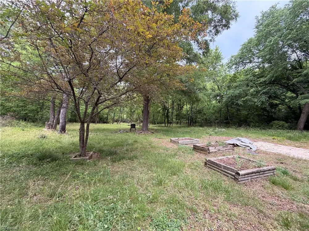 1611 Meadow Road Eden, NC 27288
