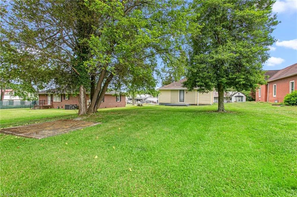 911 Williams Street Eden, NC 27288
