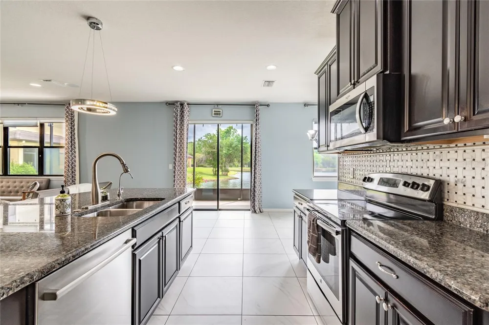 11027 TAHITI ISLE LANE Tampa, FL 33647