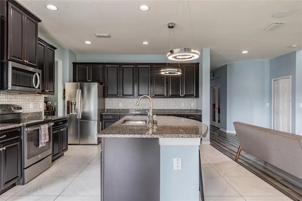 11027 TAHITI ISLE LANE Tampa, FL 33647
