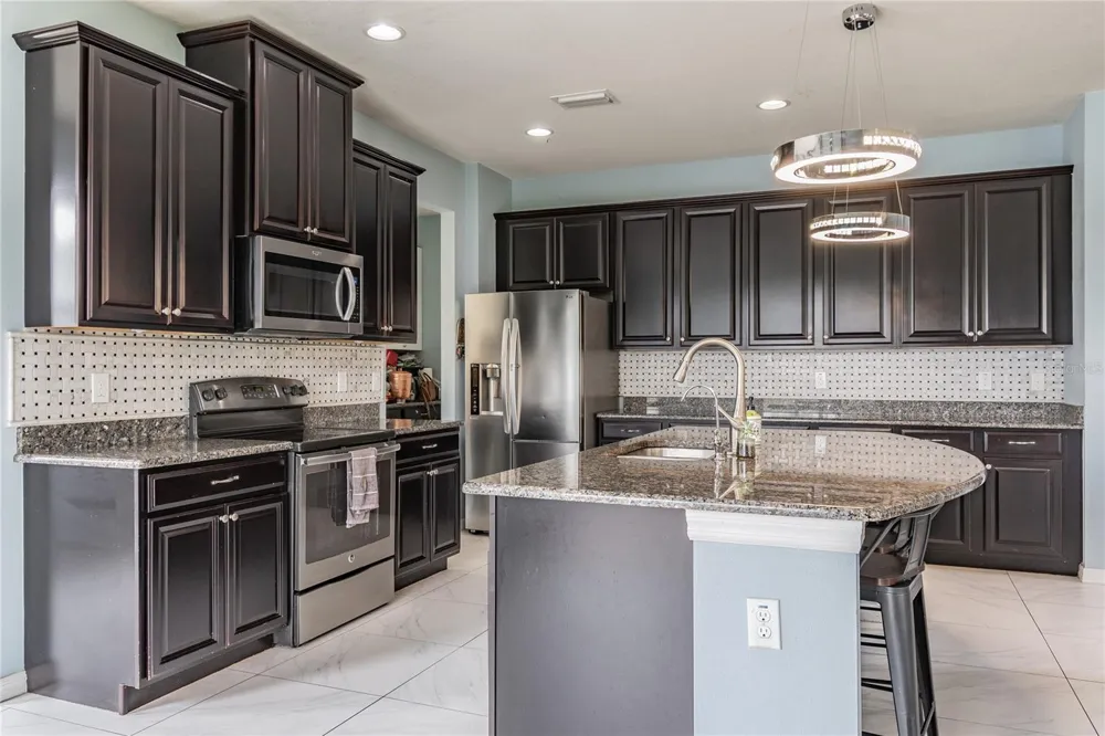 11027 TAHITI ISLE LANE Tampa, FL 33647