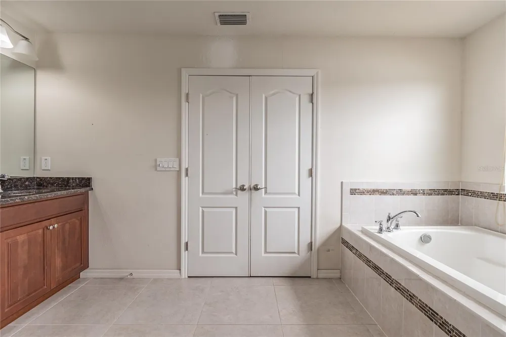 11027 TAHITI ISLE LANE Tampa, FL 33647