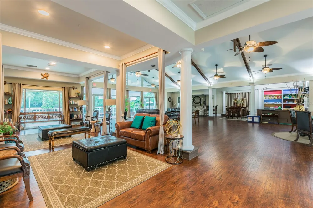 11027 TAHITI ISLE LANE Tampa, FL 33647