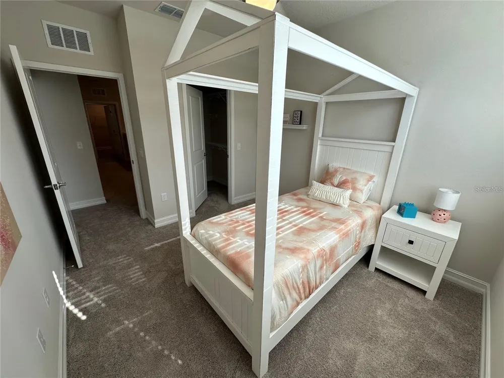 1019 E CAROLINE STREET Tavares, FL 32778
