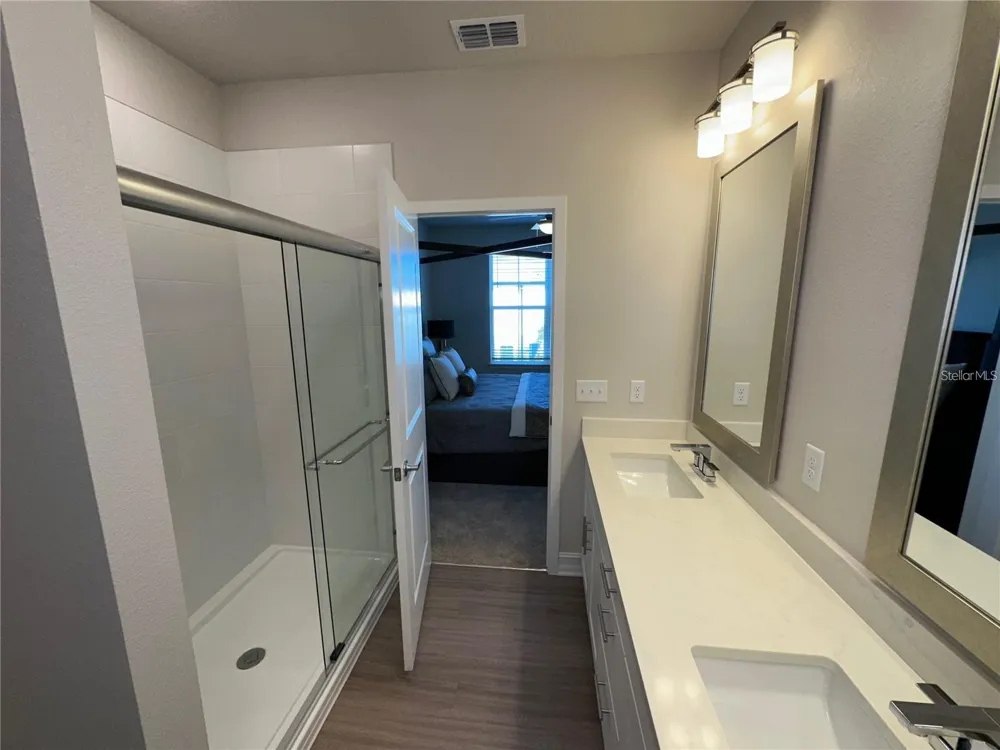 1019 E CAROLINE STREET Tavares, FL 32778