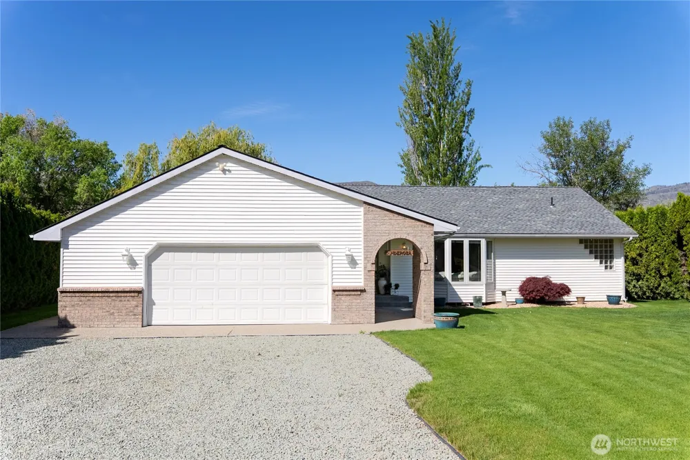 428 Eastlake Road Oroville, WA 98844