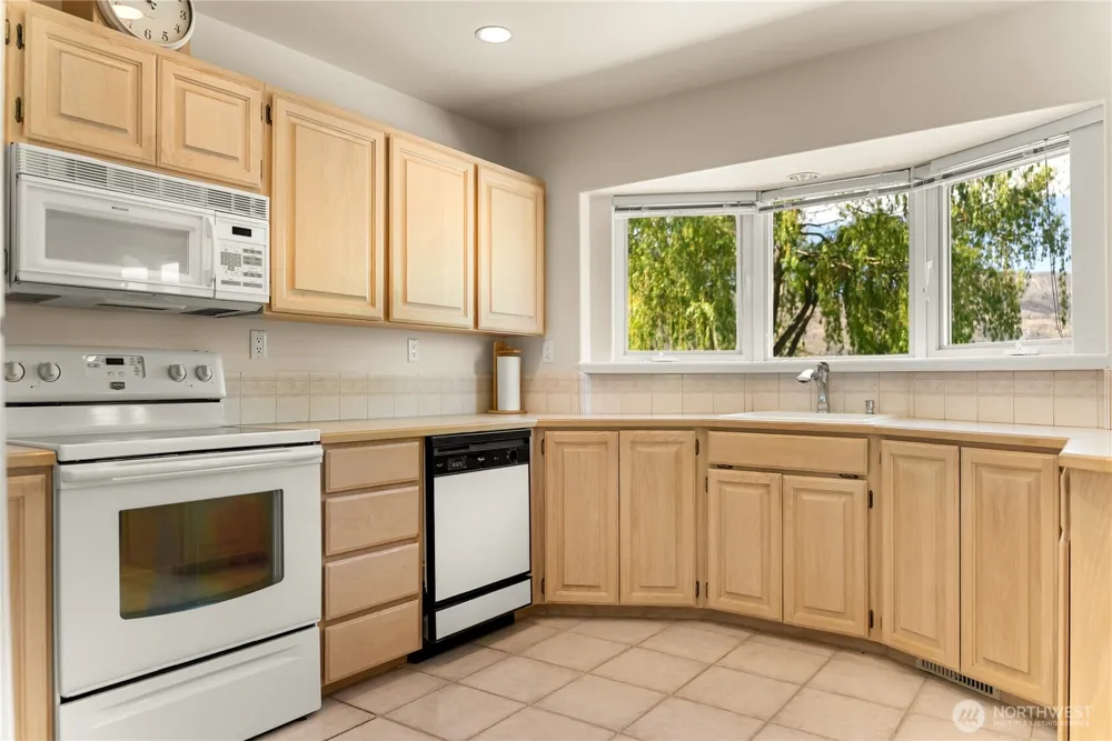 428 Eastlake Road Oroville, WA 98844