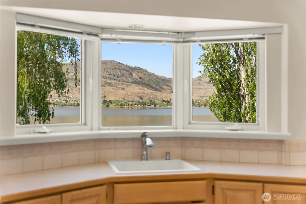 428 Eastlake Road Oroville, WA 98844