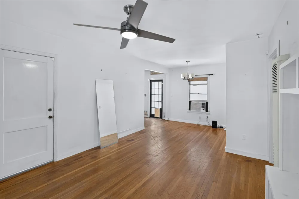 5701 Link Avenue Austin, TX 78752