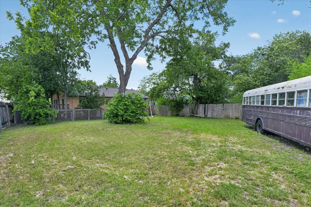 5701 Link Avenue Austin, TX 78752
