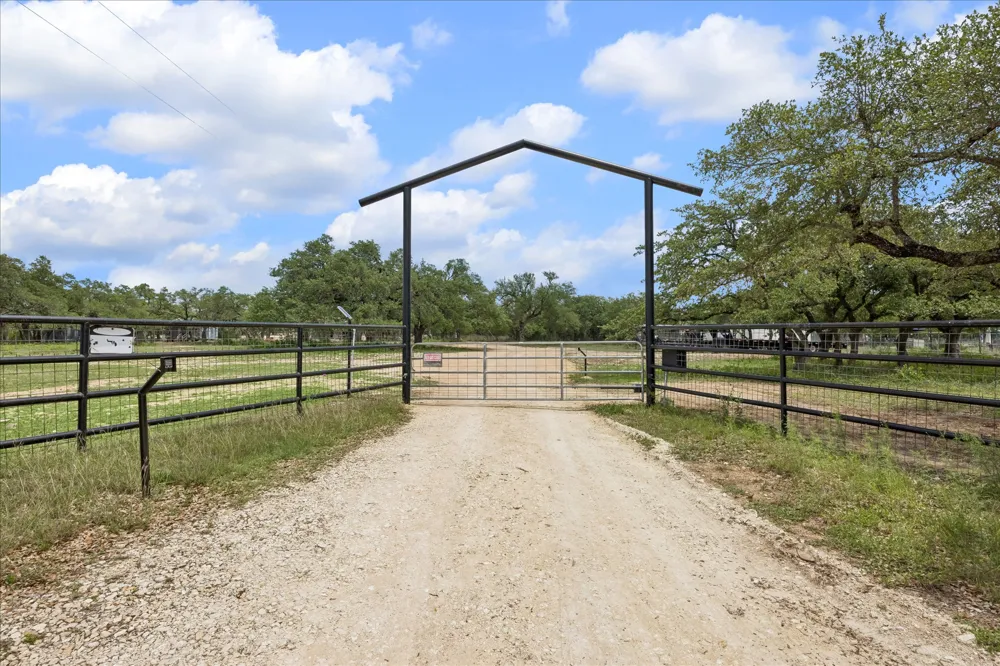 6411 W Fitzhugh Road Dripping Springs, TX 78620