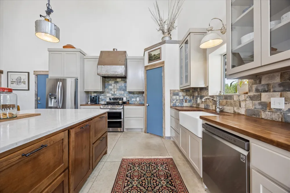 6411 W Fitzhugh Road Dripping Springs, TX 78620