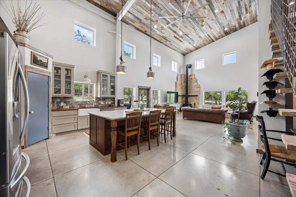 6411 W Fitzhugh Road Dripping Springs, TX 78620