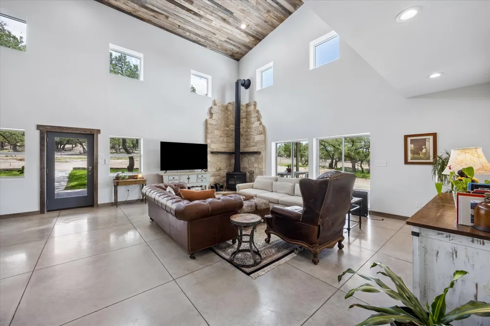 6411 W Fitzhugh Road Dripping Springs, TX 78620