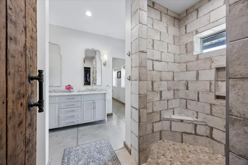 6411 W Fitzhugh Road Dripping Springs, TX 78620
