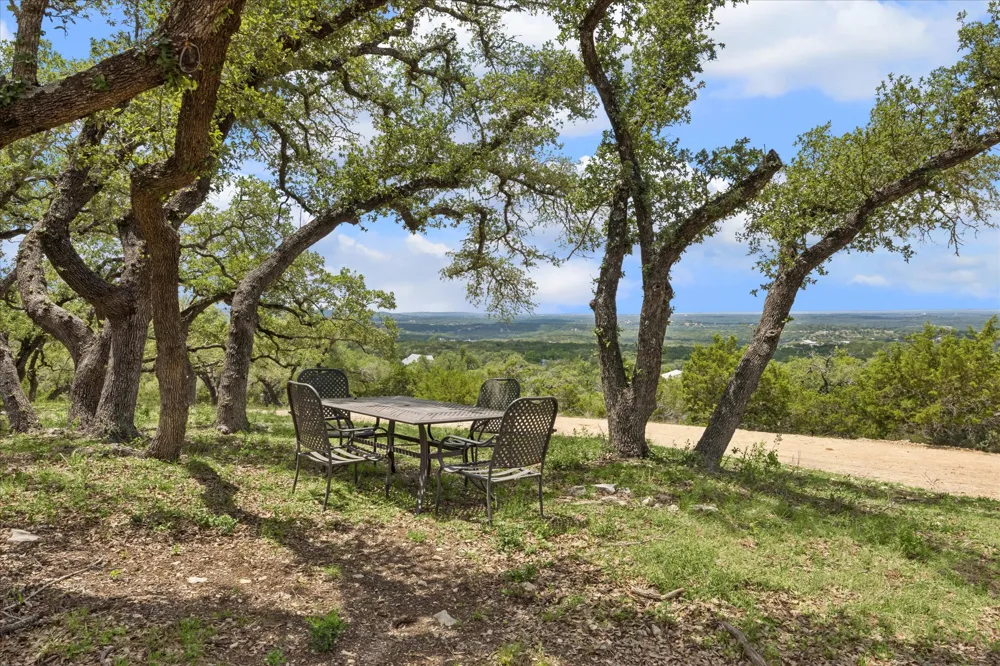 6411 W Fitzhugh Road Dripping Springs, TX 78620