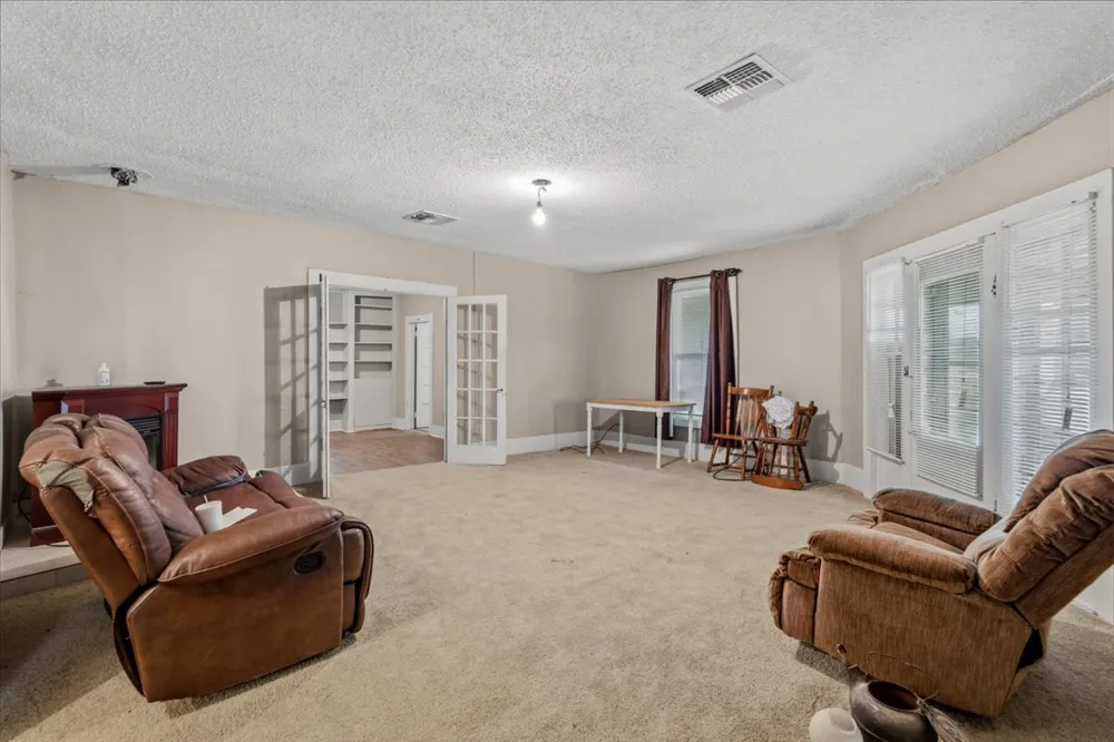 5612 HWY 71 E Smithville, TX 78957