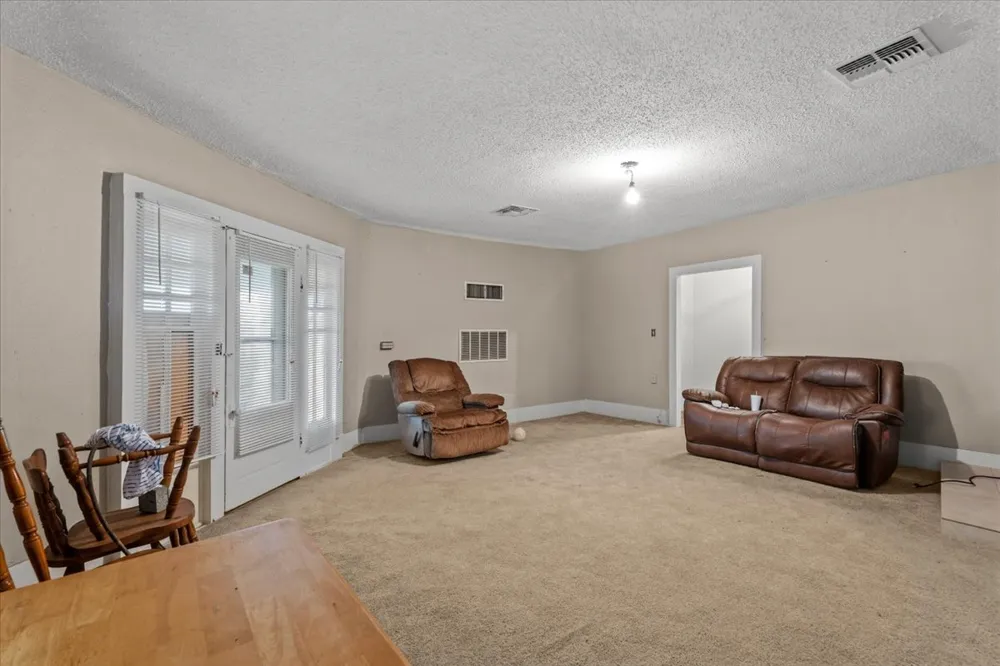 5612 HWY 71 E Smithville, TX 78957