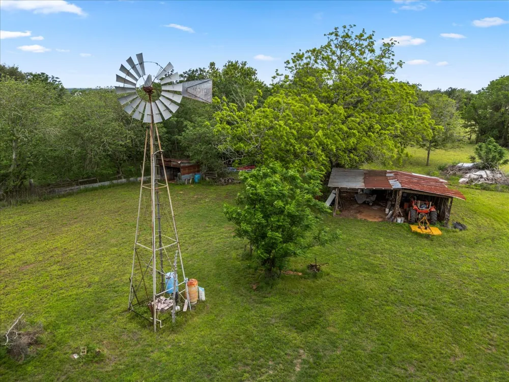5612 HWY 71 E Smithville, TX 78957