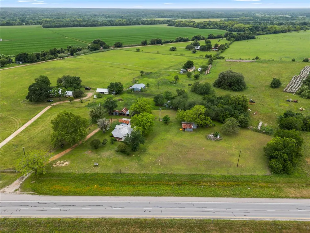 5612 HWY 71 E Smithville, TX 78957