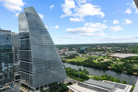 222 West Avenue #2809