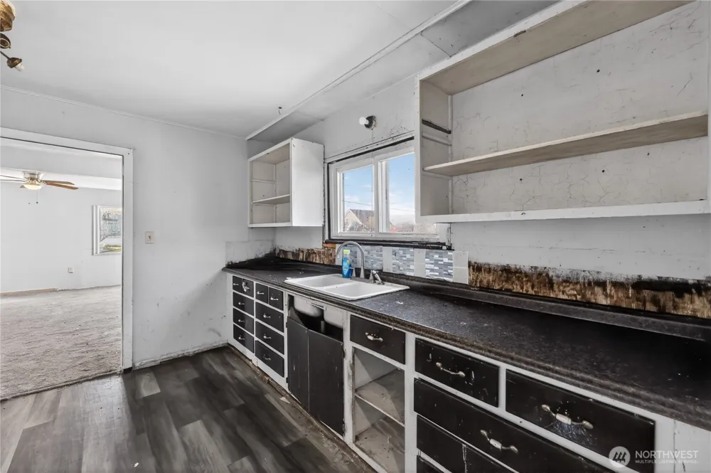 2008 Pacific Avenue Aberdeen, WA 98520